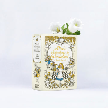 58e9aa86-f812-44e5-9ff0-b46e0f72de73/Alice_s_Adventures_in_Wonderland_-_Ceramic_Book_Vase_II_-_size_small_-_mockup_hoa_t_i.jpg