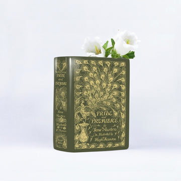 925e8b28-11b7-4f64-86dc-982bd7be2dc9/Pride_and_Prejudice_-_Ceramic_Book_Vase_-_size_small_-_mockup_hoa_t_i.jpg