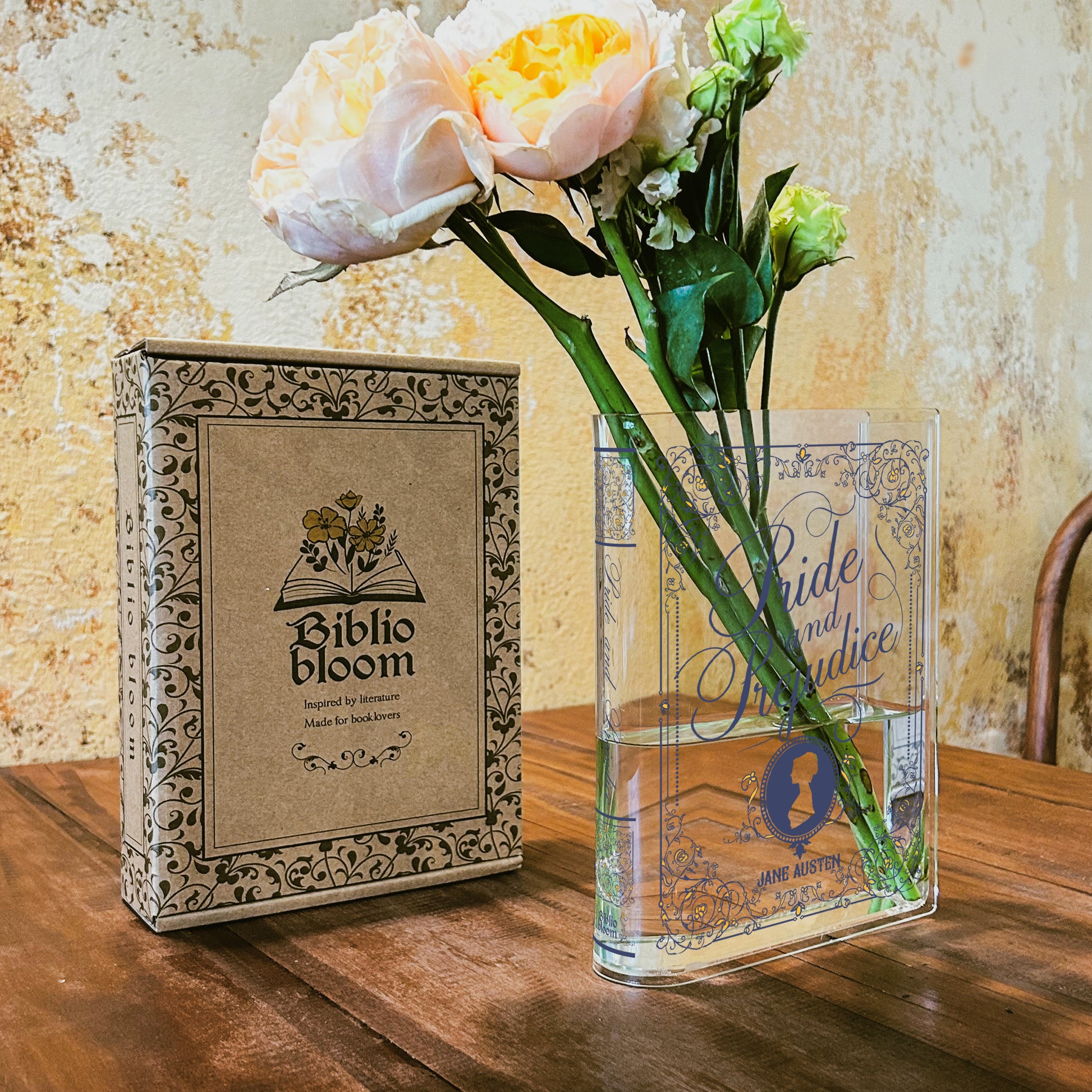 5df62949-91e1-413d-9ec9-82be620d622a/Pride_and_Prejudice_-_III_-_Acrylic_book_vase-_mockup_miami_cafe_16.jpg