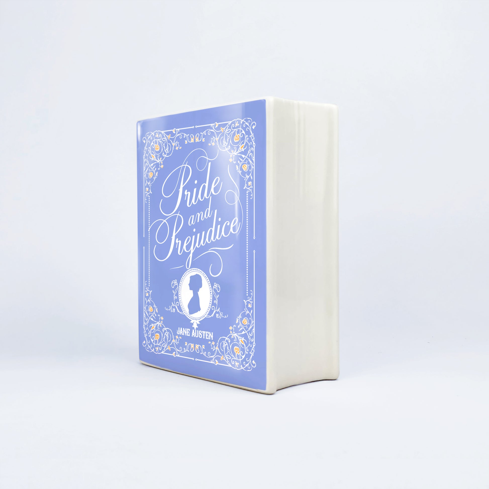 c7de28f3-115c-476e-97a8-7dd9cfb4346f/Pride_and_Prejudice_II_-Ceramic_book_vase_-_mockup_03_-_m_t_tr_c_gay_ph_i.jpg