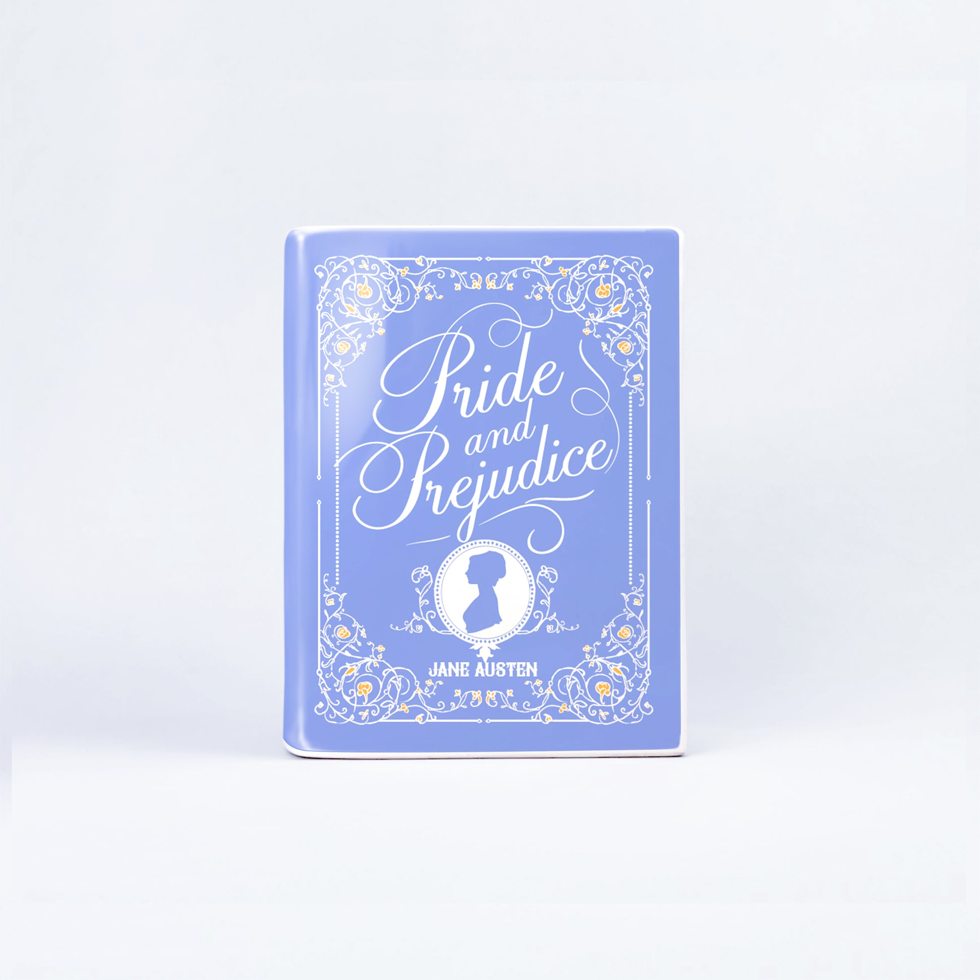 800c2ef6-f360-47d1-bde4-9c670555007c/Pride_and_Prejudice_II_-Ceramic_book_vase_-size_small-_mockup_02_-_m_t_tr_c.jpg