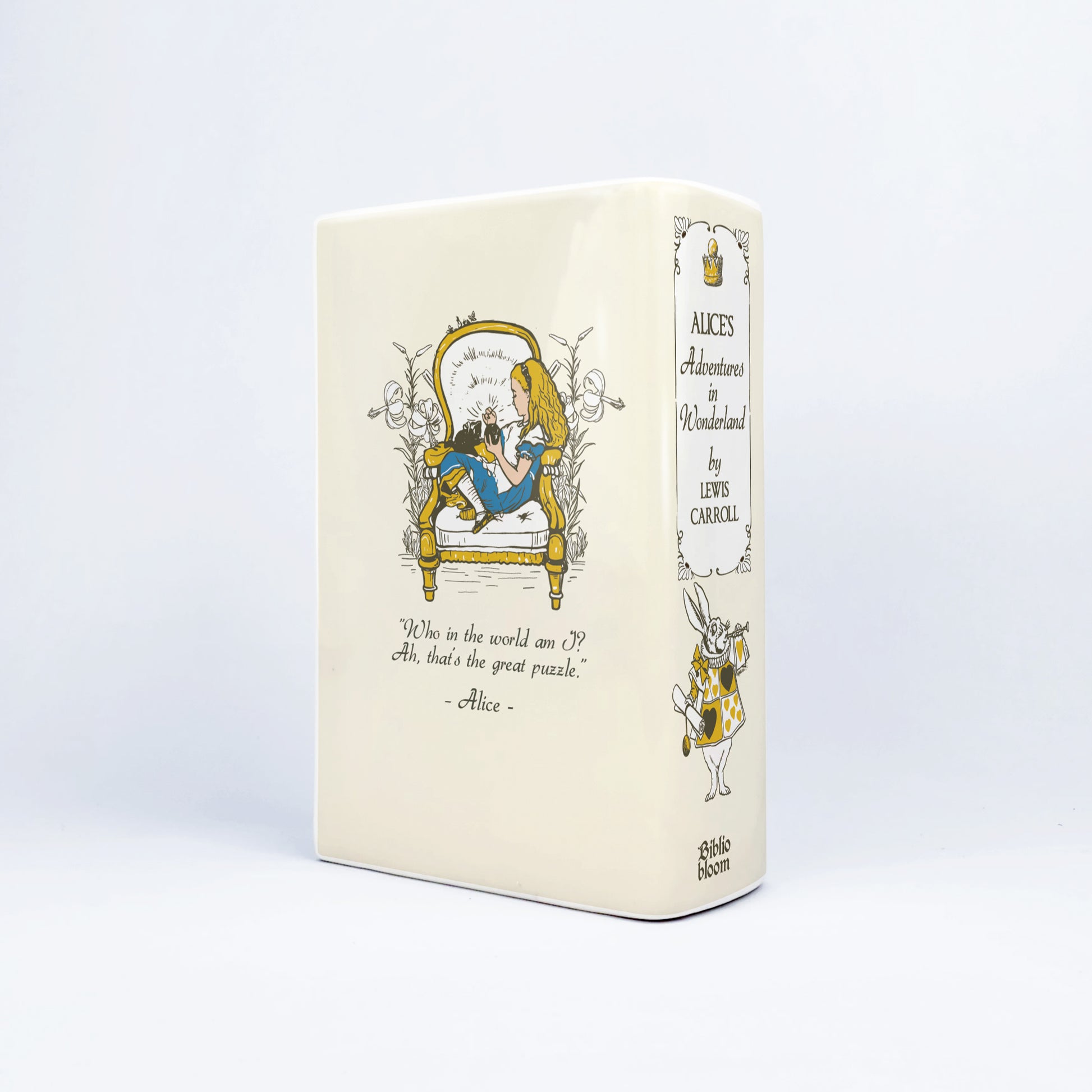 009784ec-ed3c-4839-a979-120d17e220c6/alice_s_adventure_in_wonderland_II-Ceramic_book_vase_-_mockup_05_-_m_t_sau_gay_trai.jpg